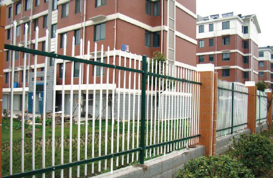 特價(jià)銷售圍墻護(hù)欄，歡迎來電洽談。