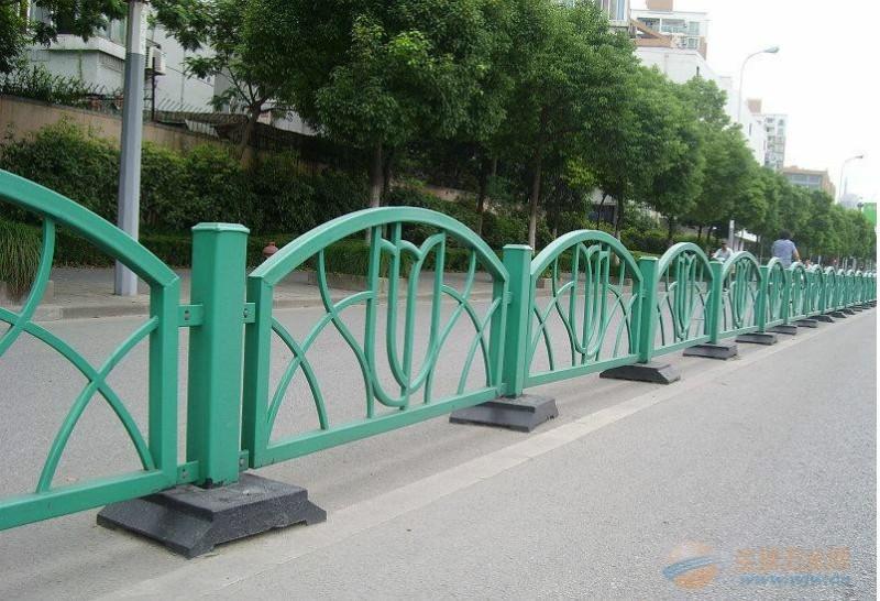 文化鋅鋼焊接護(hù)欄