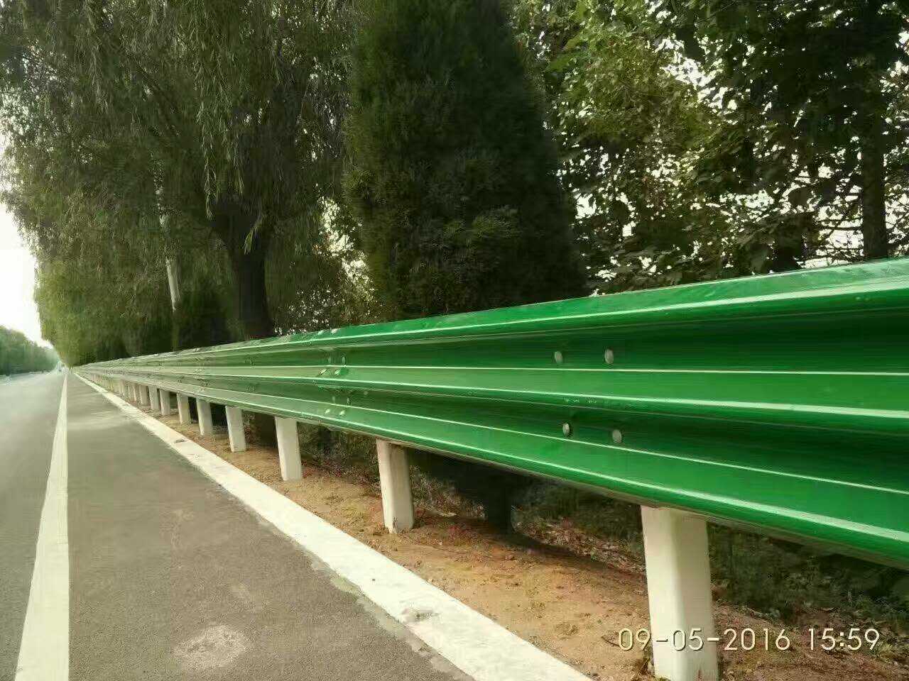 三波波形護(hù)欄