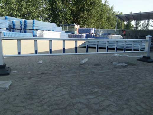 小區(qū)道路隔離護(hù)欄