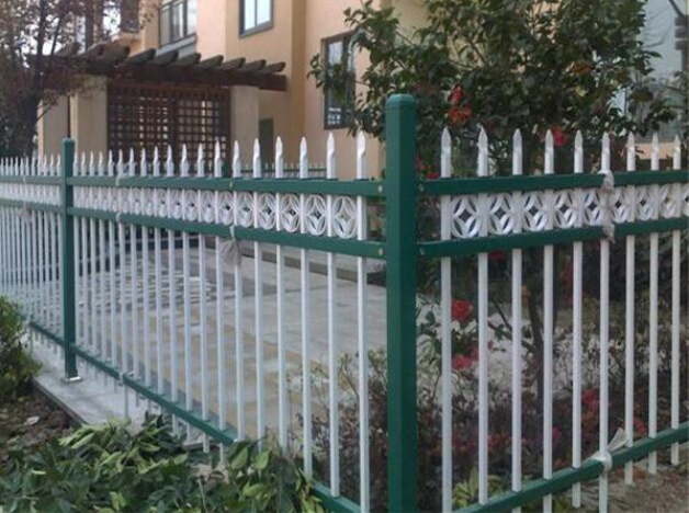 三橫桿鋅鋼圍墻護(hù)欄