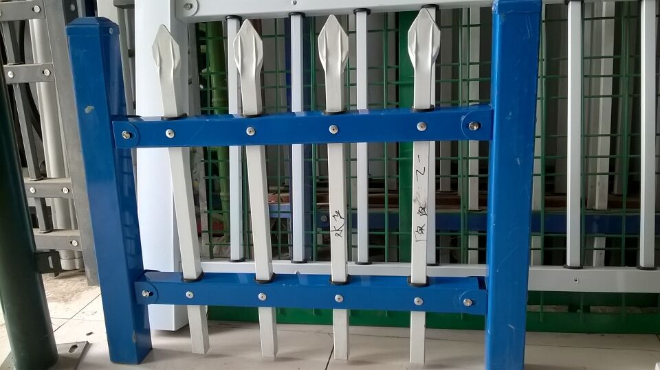 二橫桿鋅鋼護(hù)欄