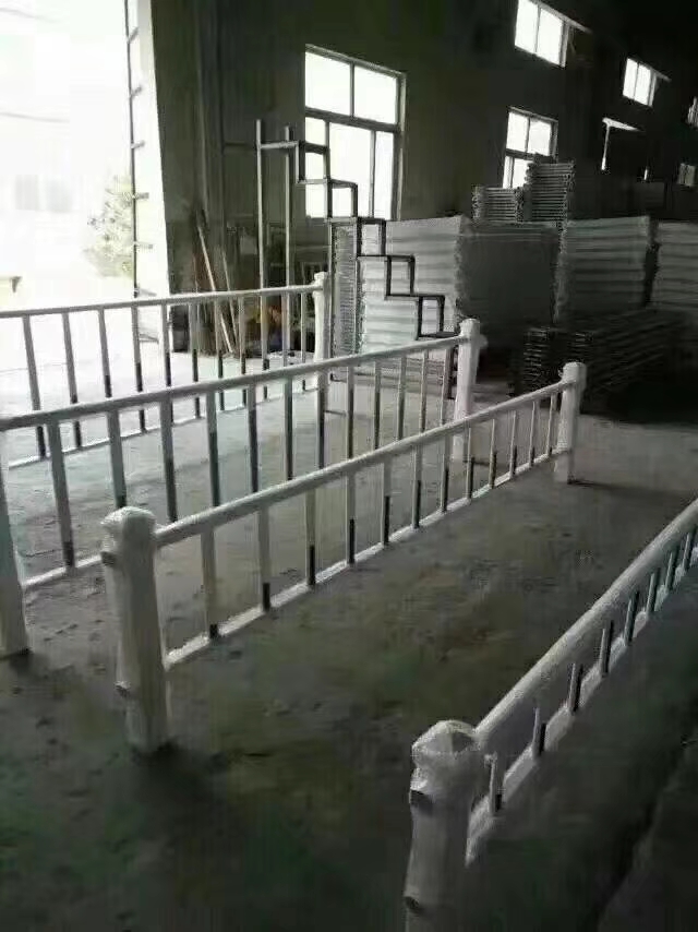 常規(guī)道路護(hù)欄分離護(hù)欄